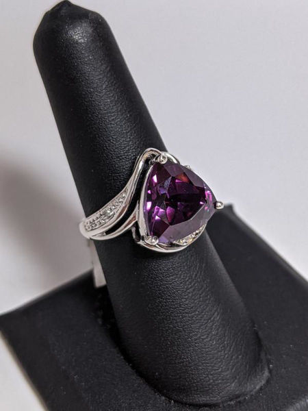 Picture of Color Changing Sapphire Ring