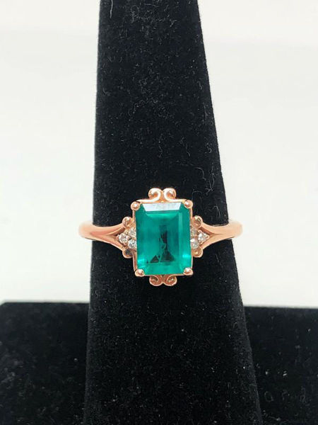 Picture of Emerald and Rose Gold Ring