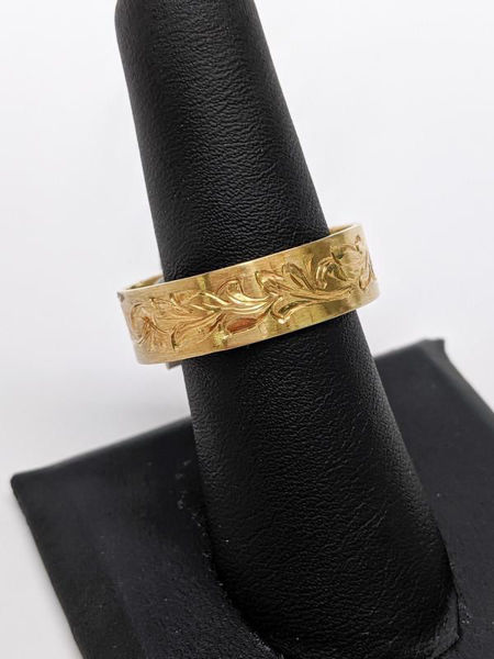Picture of Hand Etched Gold Band